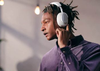 Bowers and Wilkins PX8