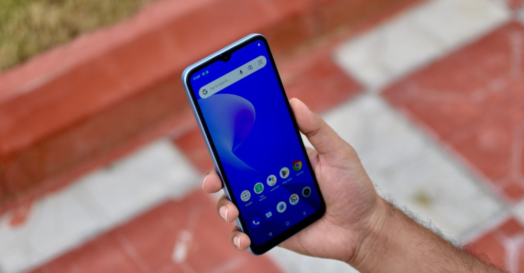 realme C30 smartphone review - Fast storage and plenty of stripes for the  affordable model -  Reviews